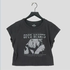 Hollister Women’s Open Heart Graphic Baby Tee Shirt Size Large Biker Grunge Punk